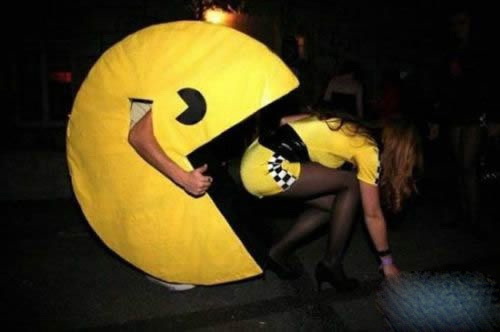 美女就是这样被吃掉的人物gif搞笑图片