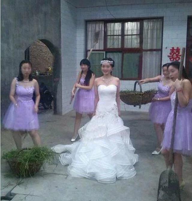 农家小姐妹人物gif搞笑图片