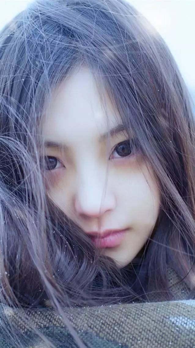 妹子你这头皮屑不少啊人物gif搞笑图片