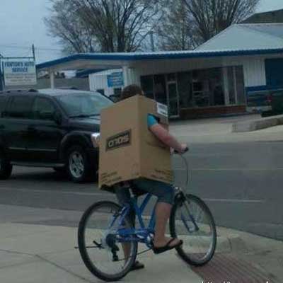 我是有穿防护服的人物gif搞笑图片