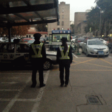 航母style 交警版人物gif搞笑图片