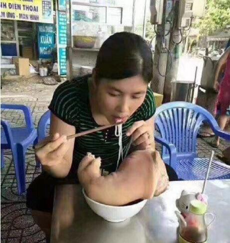 跟老板说来碗猪脚人物gif搞笑图片