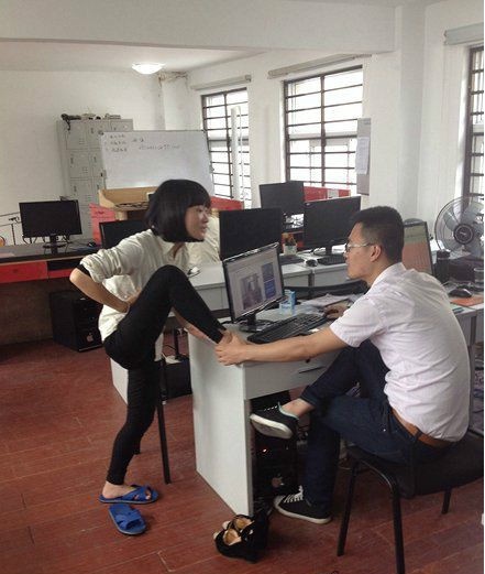 赤脚大汉来寻仇了人物gif搞笑图片