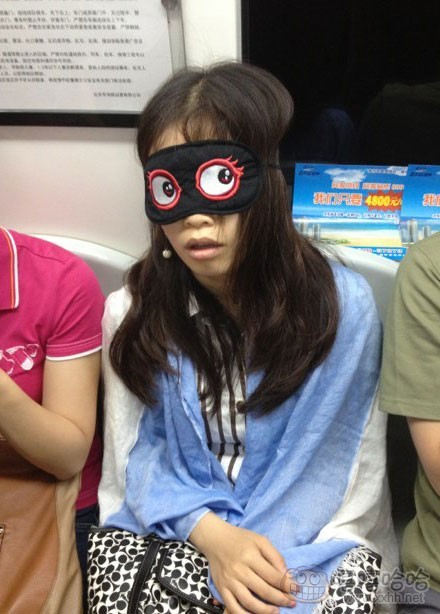 好犀利的眼神人物gif搞笑图片