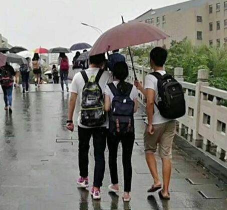 你那么爱他人物gif搞笑图片