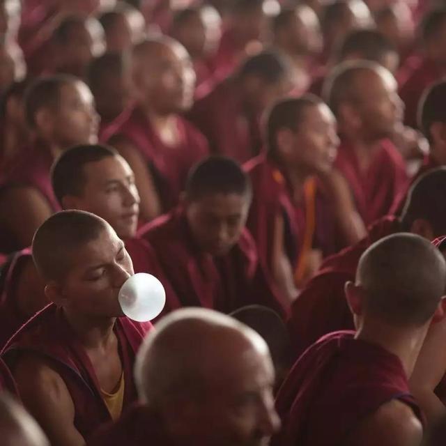 竟然还睡着了人物gif搞笑图片