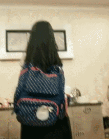 一定要等到她转身，好吓人的人物gif搞笑图片