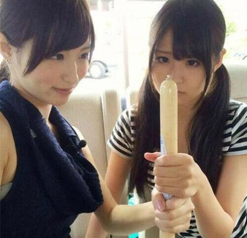 我们一人一半吧人物gif搞笑图片