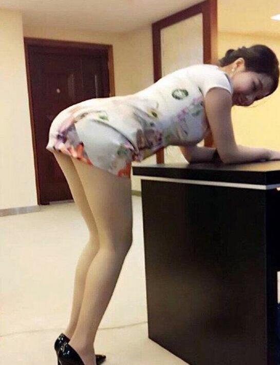 女神在暗示我什么吗？人物gif搞笑图片