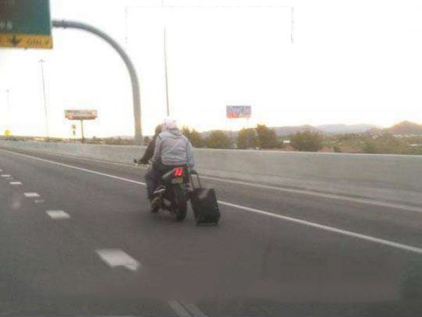 春节过完了，又该背起行囊打拼去人物gif搞笑图片