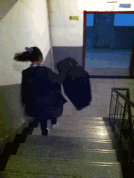 地球人已经阻止不了女汉子人物gif搞笑图片