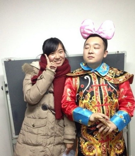 娘娘，您身边有个二货人物gif搞笑图片