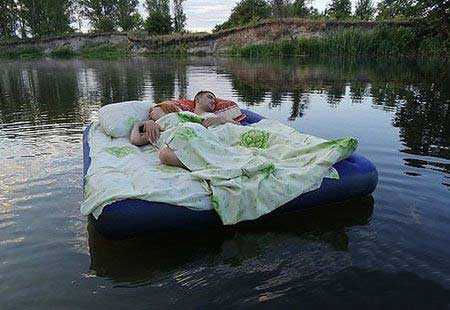 比开空调睡爽，除了翻身神马的。。。人物gif搞笑图片