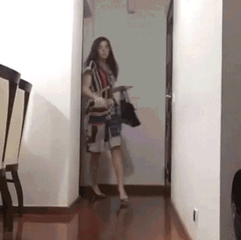 做人不能太粗鲁，摔倒也要文艺范人物gif搞笑图片