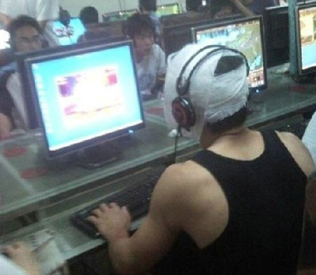 重伤也不下火线人物gif搞笑图片