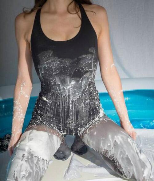 粉刷匠真是太辛苦了人物gif搞笑图片