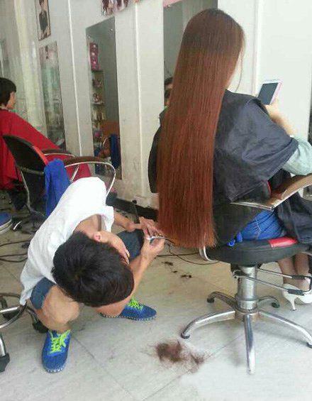 理发小哥好难人物gif搞笑图片