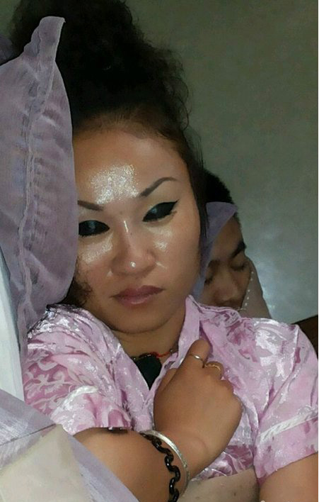 姐姐，眼影能画的淡点吗人物gif搞笑图片