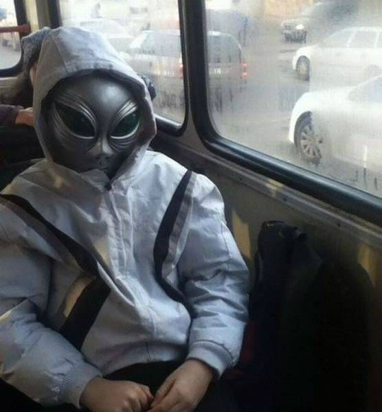 好紧张，第一次遇到外星人，应该怎样做人物gif搞笑图片