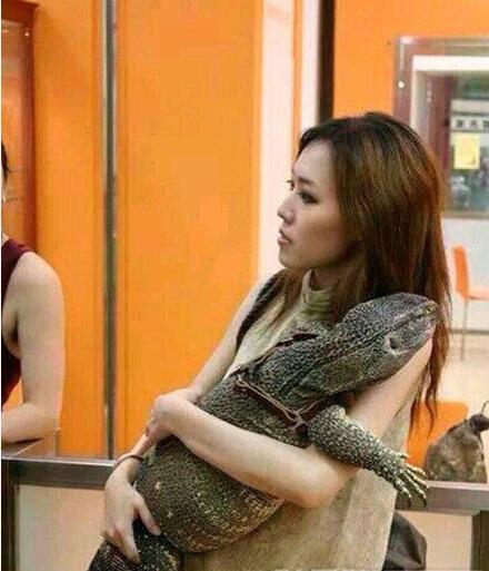 还有比这更强的女汉子么人物gif搞笑图片