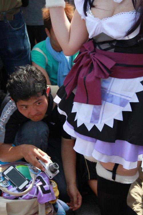 没有什么词比用猥琐更合适的了人物gif搞笑图片