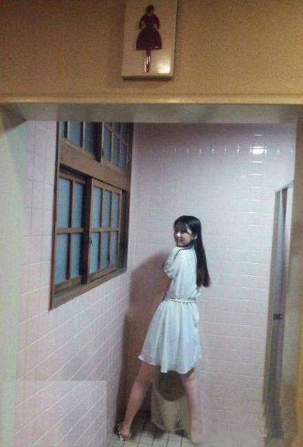 据科学家研究，女生厕所也需要小便池人物gif搞笑图片