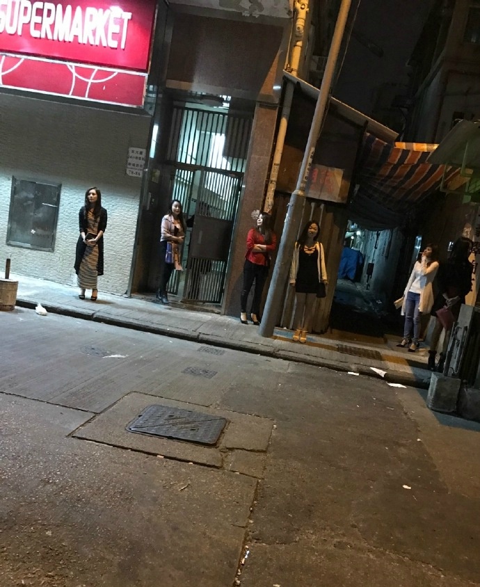 来啊，互相伤害啊，反正有，大把时光人物gif搞笑图片