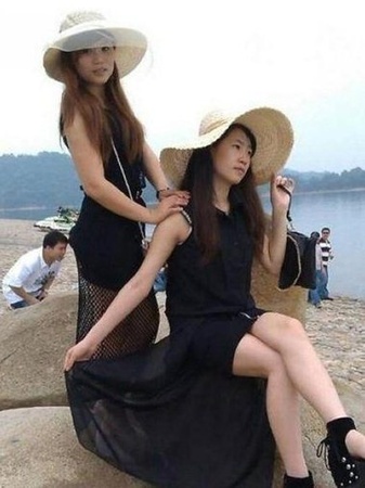 屌丝成功入镜。。。人物gif搞笑图片