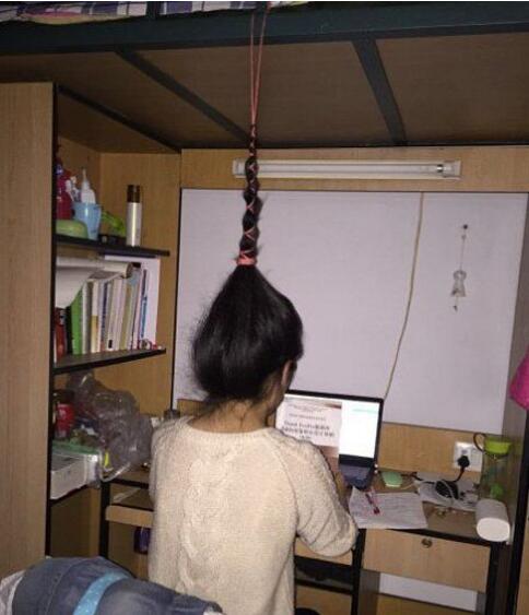 为妹子这学习精神点赞人物gif搞笑图片