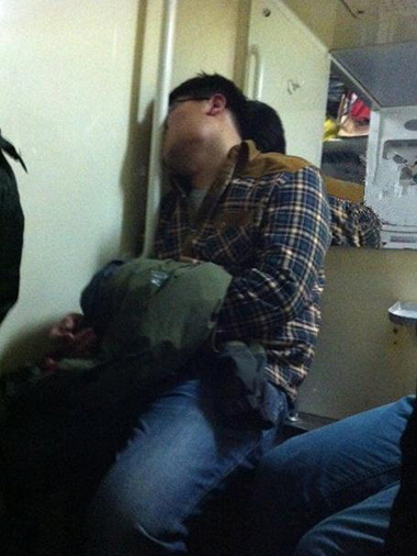 大哥，脸这么挤真的没事么人物gif搞笑图片