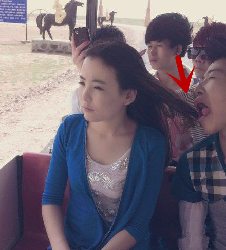 屌丝一看到美女就不淡定了人物gif搞笑图片