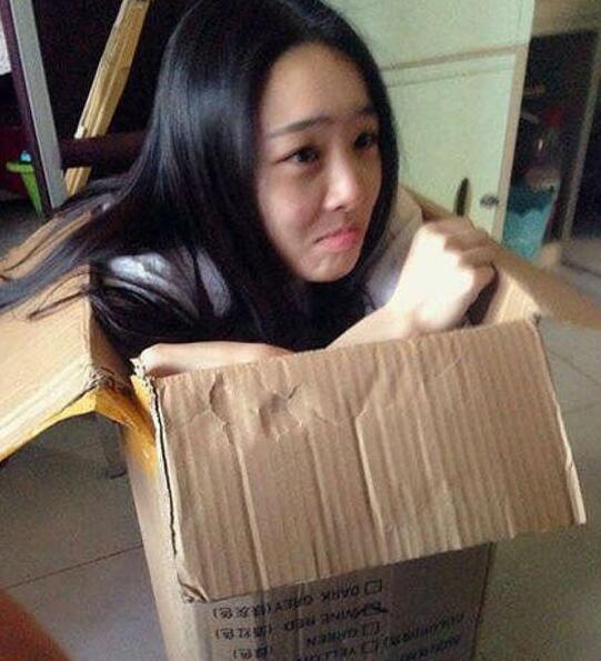 网购的女朋友，今天终于到货了人物gif搞笑图片