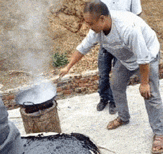 这样去毛，吃下去也不会健康吧…人物gif搞笑图片