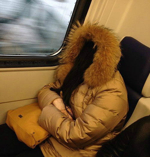 公交车上遇见的一个鬼，还是晚上人物gif搞笑图片