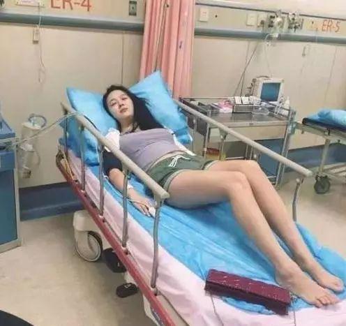 刚做了某著名手术，对面床来了个新病人...人物gif搞笑图片