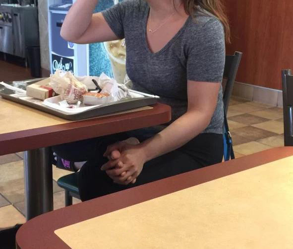 单身狗如何营造一个浪漫的午餐人物gif搞笑图片