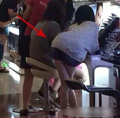 妹子，你这样让男生们怎么想？人物gif搞笑图片