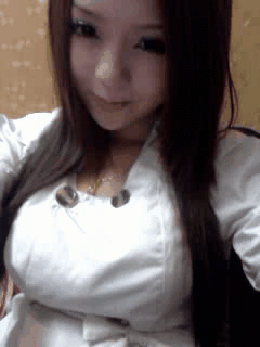 好妩媚的姑娘，想知道她是做什么的吗？人物gif搞笑图片