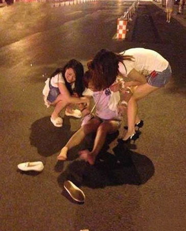 那些喝醉的女汗子们人物gif搞笑图片