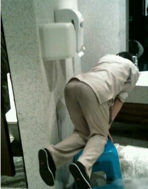 烘干机新用法人物gif搞笑图片