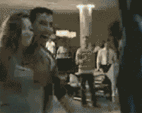 打保龄庆祝...妹子悲出了人物gif搞笑图片