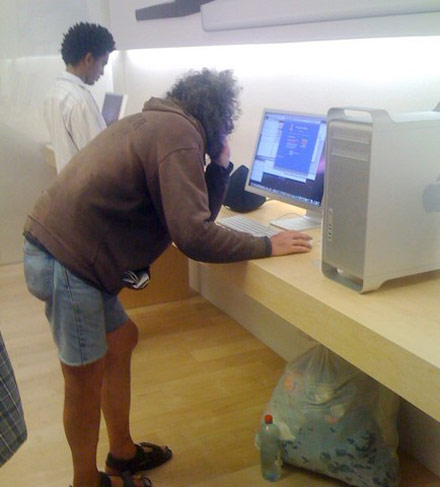 传说中的电脑程序员，黑客级别的人物gif搞笑图片