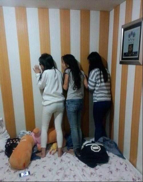 隔壁情侣的战况似乎很激烈人物gif搞笑图片