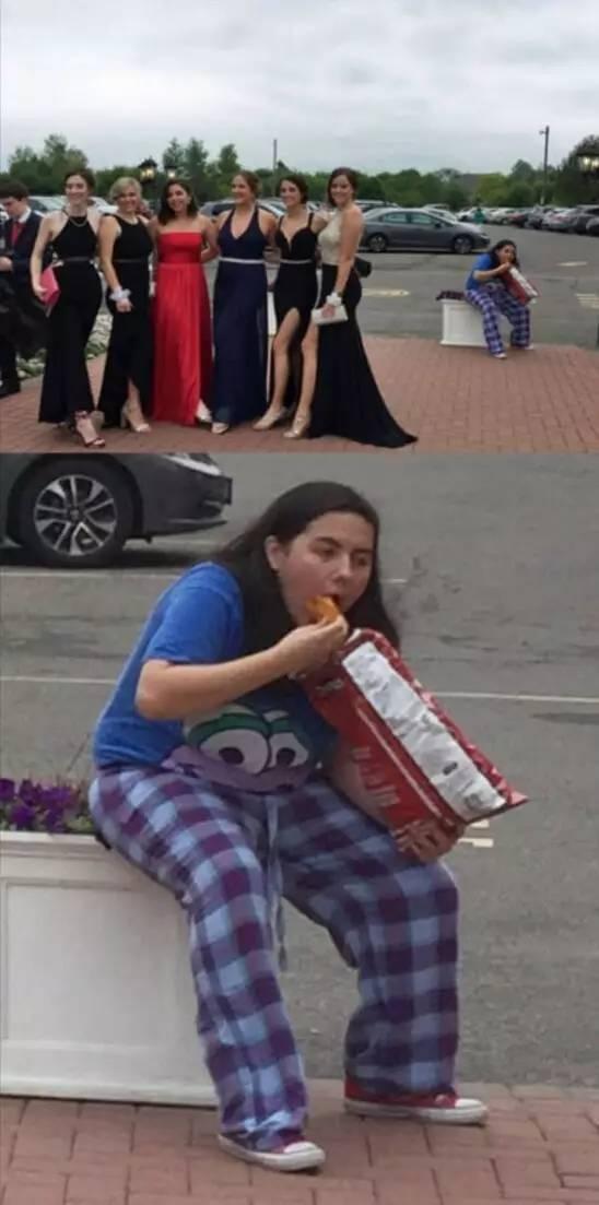 世界上有两种女孩：其他女孩，你人物gif搞笑图片