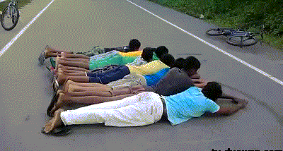 按道理说是成功的，就是最后的脸刹有点疼人物gif搞笑图片