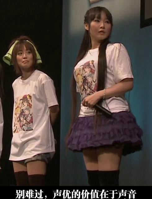 看这心酸的小眼神……人物gif搞笑图片