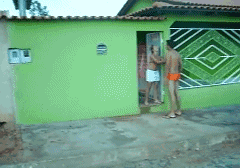 走路不长眼的下场人物gif搞笑图片