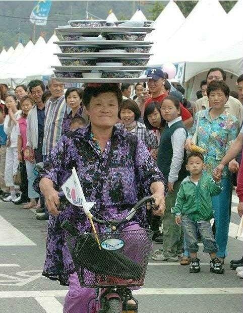 大妈，这功力真不是吹的，老厉害了人物gif搞笑图片