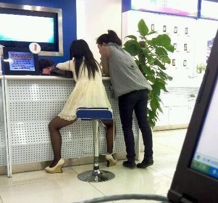 女孩子家家的含蓄点儿人物gif搞笑图片