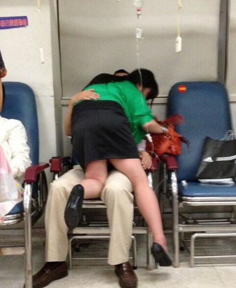 妹子，放过你的男票吧人物gif搞笑图片